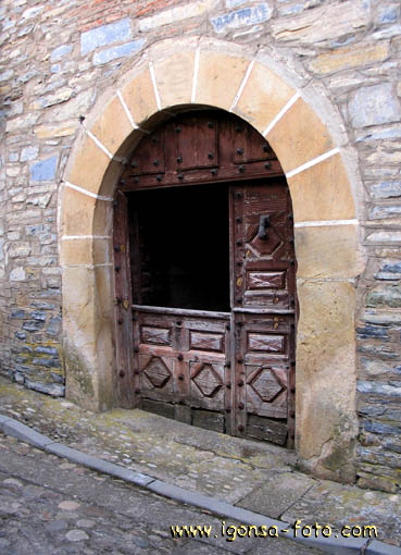 Puerta/Door 25354 Yanguas(Soria)