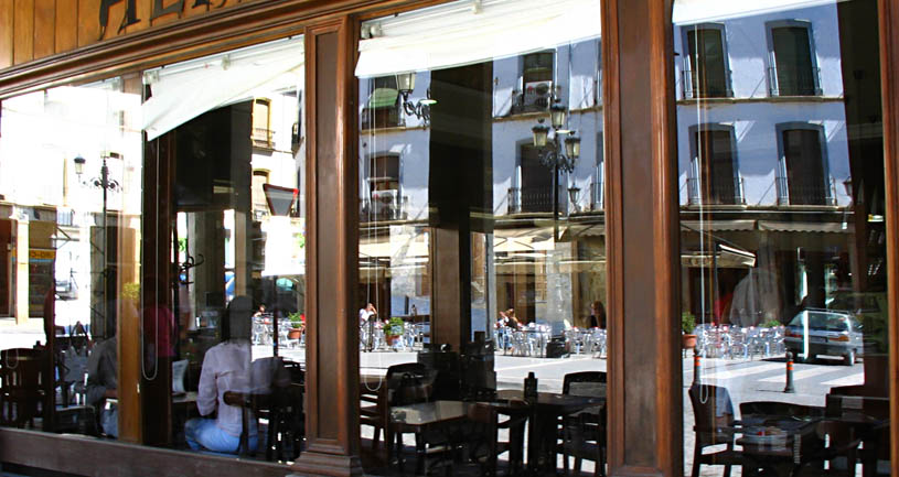 Baeza reflejo cafeteria
