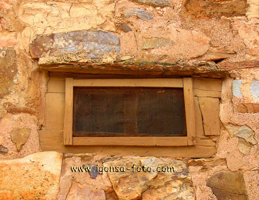 Ventana/Window 5491 Castrillo de Los Polvazares(Leon)
