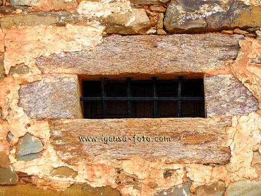 Ventana/Window 5495 Castrillo de Los Polvazares(Leon)