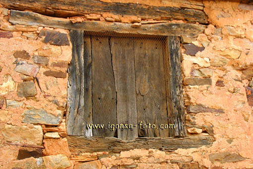 Ventana/Window 5497 Castrillo de Los Polvazares(Leon)