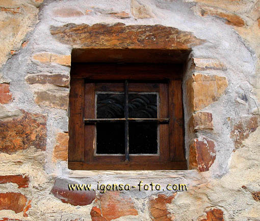 Ventana/Window 5504 Castrillo de los Polvazares(Leon)