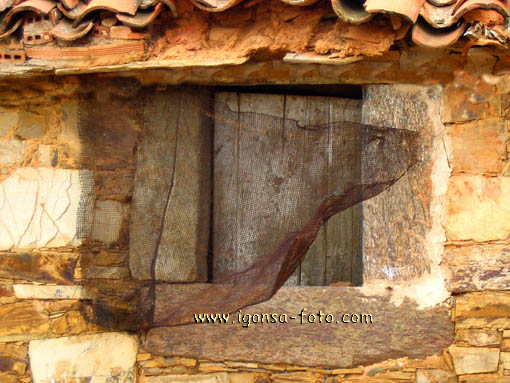 Ventana/Window 5521 Castrillo de los Polvazares(Leon)