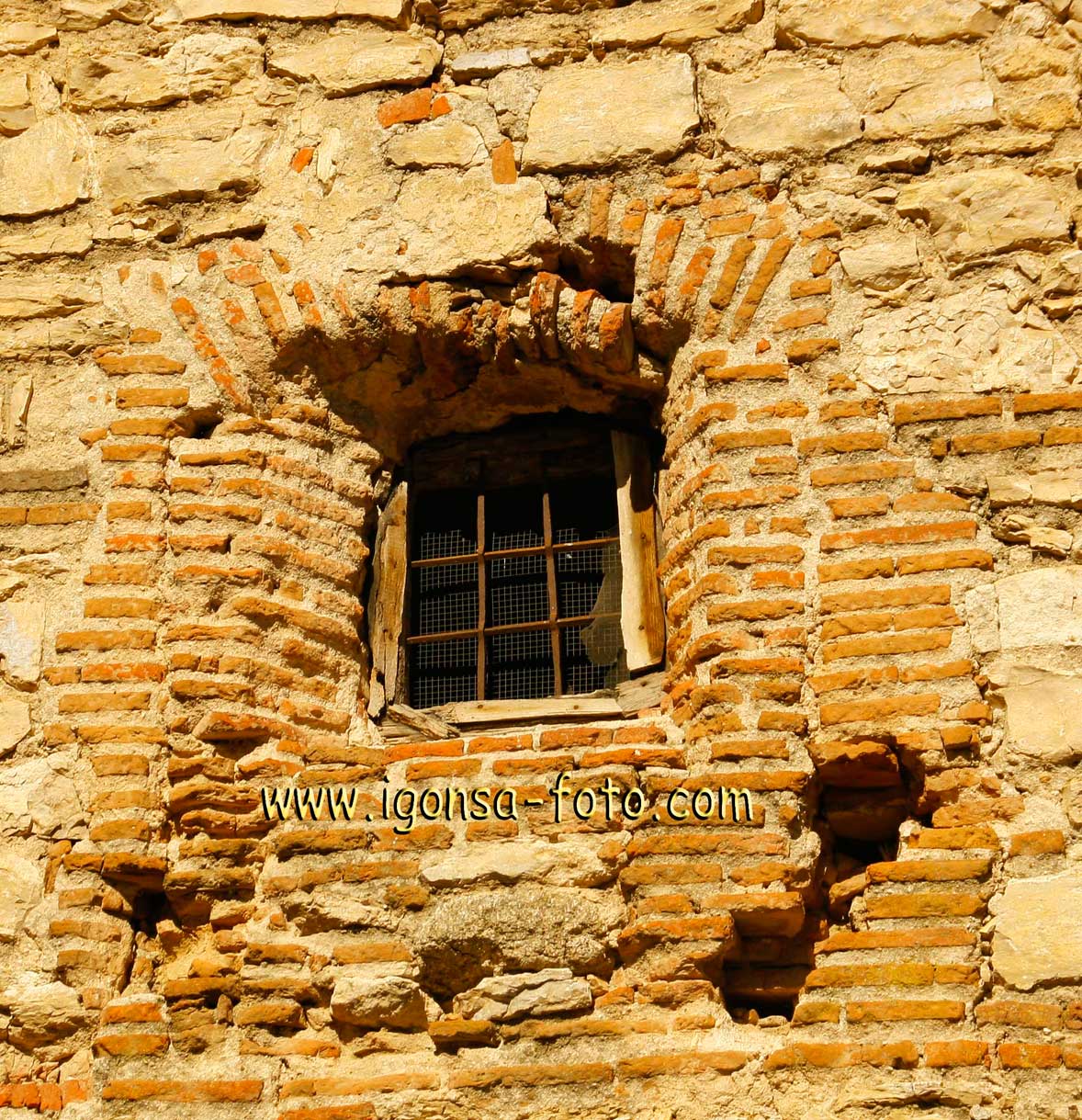 Ventana/Window2610081400-Arevalo(Avila).jpg