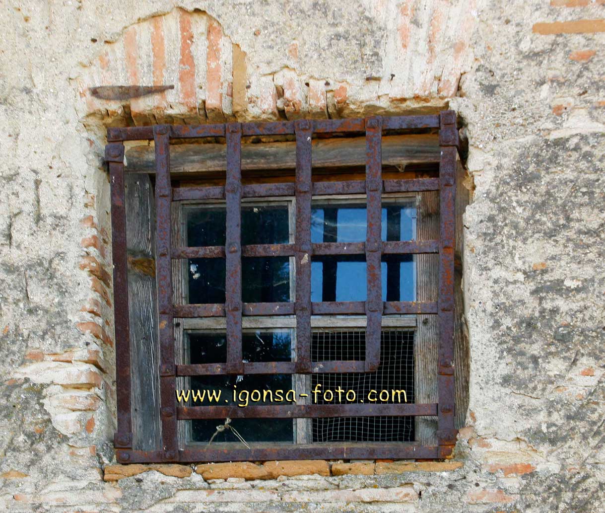 Ventana/Window2610081703-Madrigal-Altas-Torres(Avila).jpg
